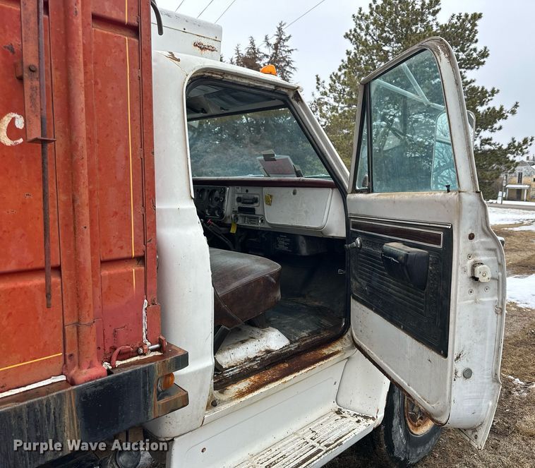 image for item NS9204 1971 Chevrolet  C60 grain truck