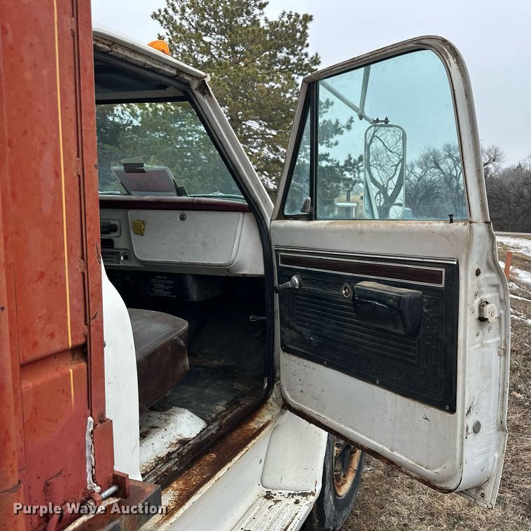 image for item NS9204 1971 Chevrolet  C60 grain truck