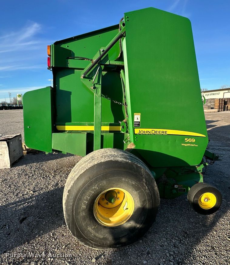 image for item OM9755 John Deere  569 Mega Wide Plus round baler