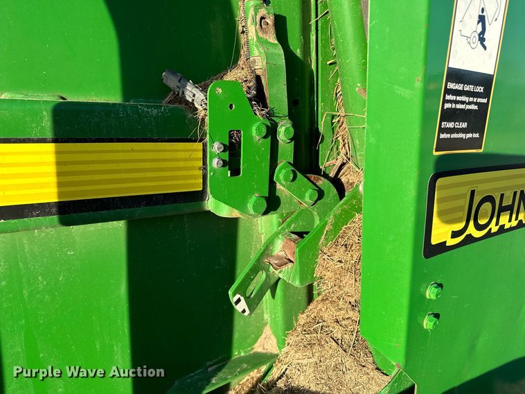 image for item OM9755 John Deere  569 Mega Wide Plus round baler