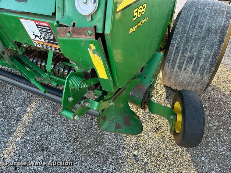 image for item OM9755 John Deere  569 Mega Wide Plus round baler