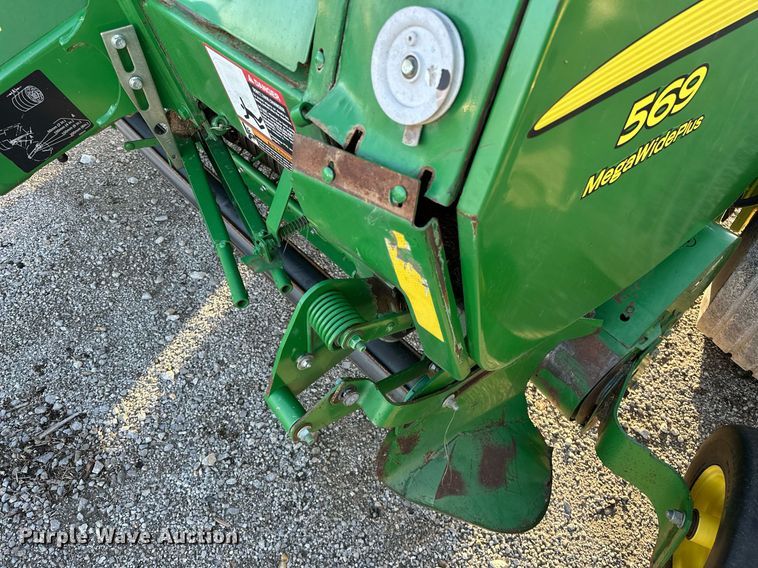 image for item OM9755 John Deere  569 Mega Wide Plus round baler