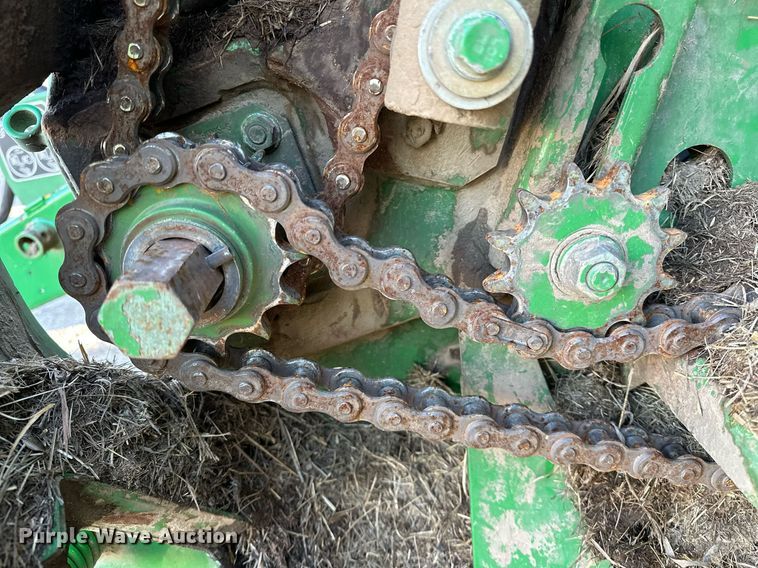 image for item OM9755 John Deere  569 Mega Wide Plus round baler