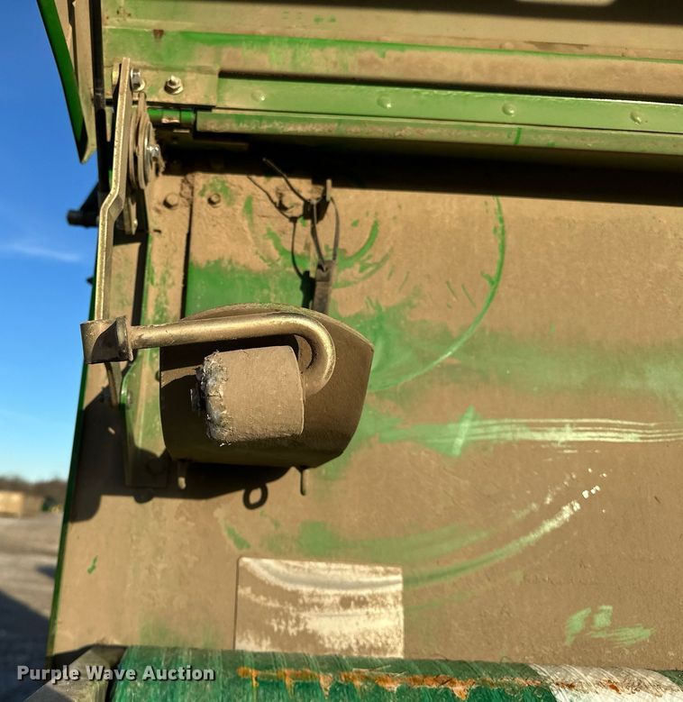 image for item OM9755 John Deere  569 Mega Wide Plus round baler