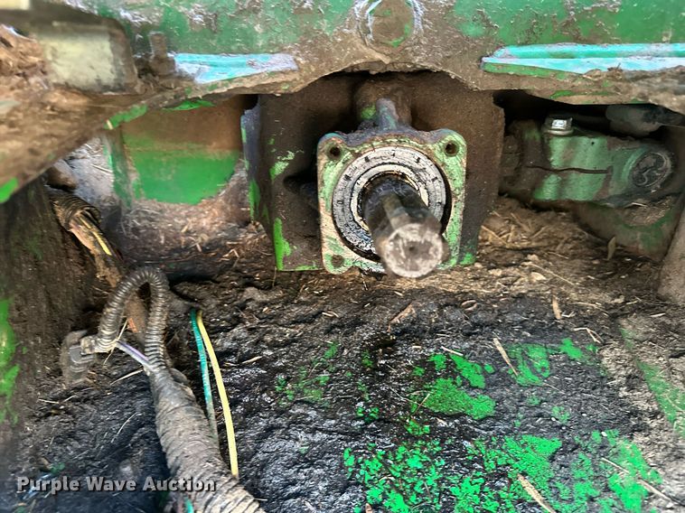 image for item OM9755 John Deere  569 Mega Wide Plus round baler