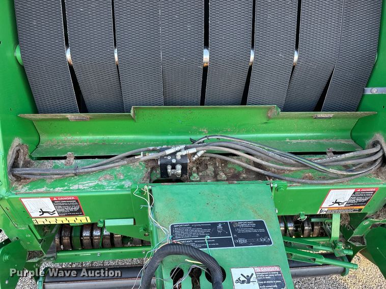 image for item OM9755 John Deere  569 Mega Wide Plus round baler