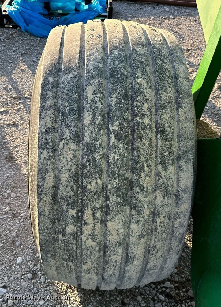 image for item OM9755 John Deere  569 Mega Wide Plus round baler