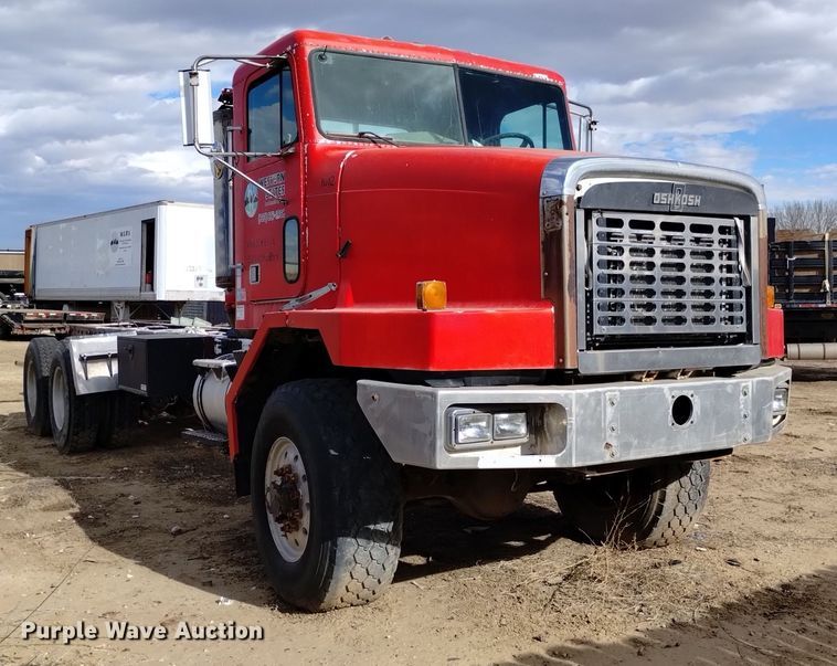 image for item DK8862 1999 Oshkosh  FF-115 truck cab and chassis