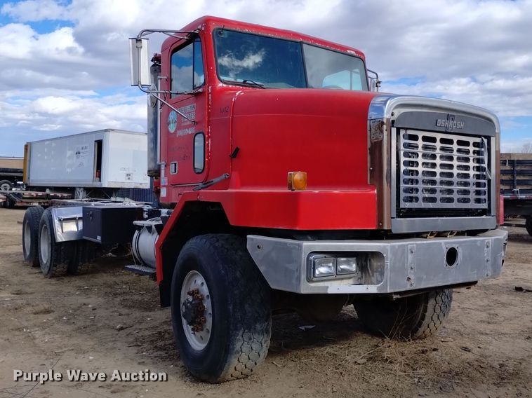 image for item DK8862 1999 Oshkosh  FF-115 truck cab and chassis