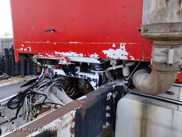 image for item DK8862 1999 Oshkosh  FF-115 truck cab and chassis