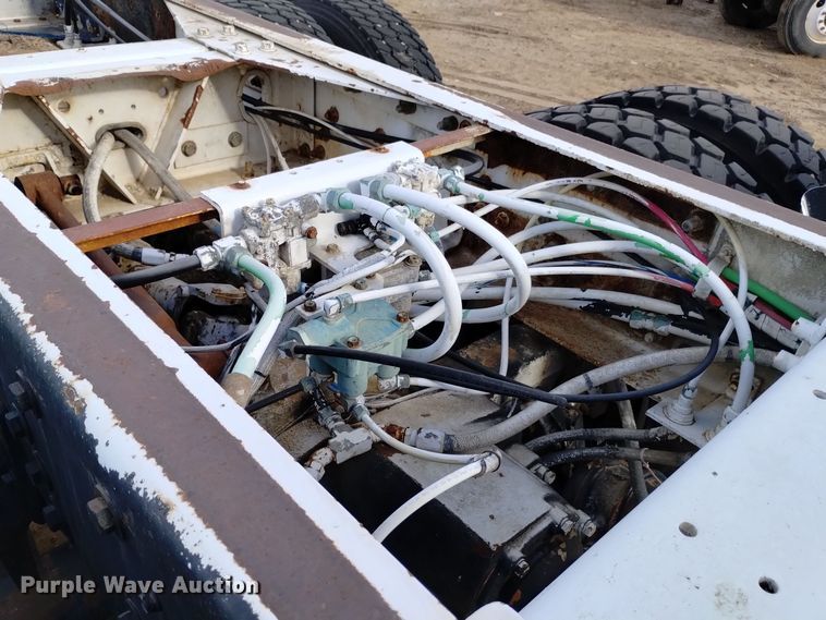 image for item DK8862 1999 Oshkosh  FF-115 truck cab and chassis