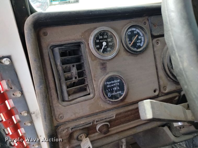 image for item DK8862 1999 Oshkosh  FF-115 truck cab and chassis