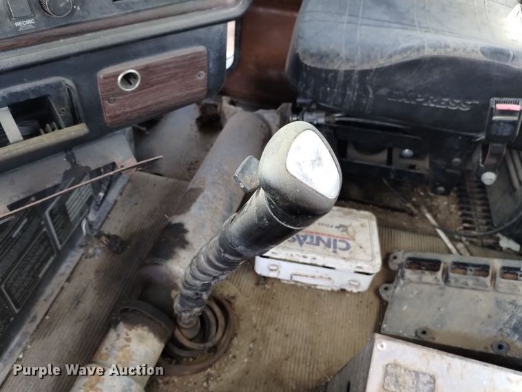 image for item DK8862 1999 Oshkosh  FF-115 truck cab and chassis