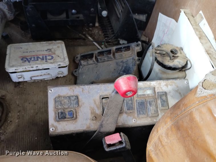 image for item DK8862 1999 Oshkosh  FF-115 truck cab and chassis