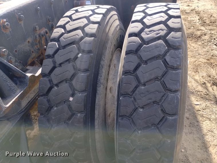 image for item DK8862 1999 Oshkosh  FF-115 truck cab and chassis