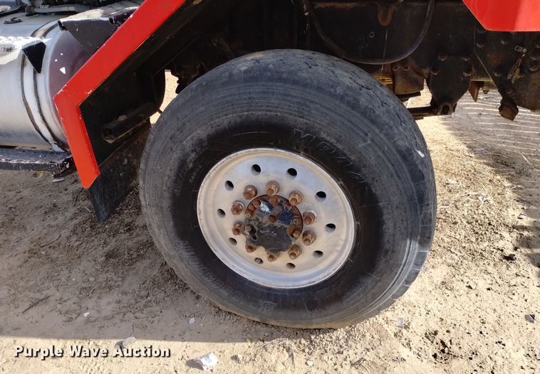 image for item DK8862 1999 Oshkosh  FF-115 truck cab and chassis