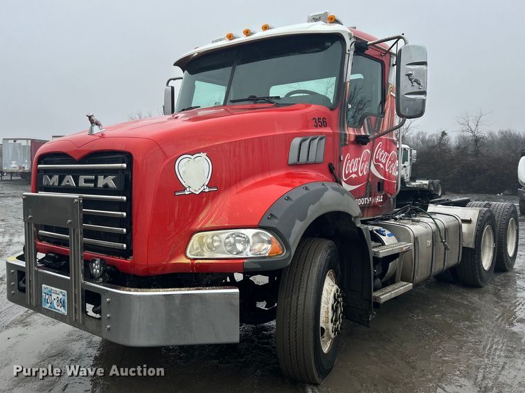 image for item DN0666 2018 Mack GU813 semi truck