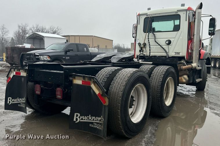 image for item DN0666 2018 Mack GU813 semi truck