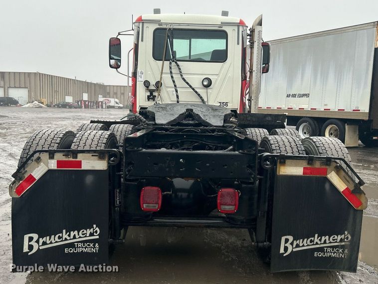 image for item DN0666 2018 Mack GU813 semi truck