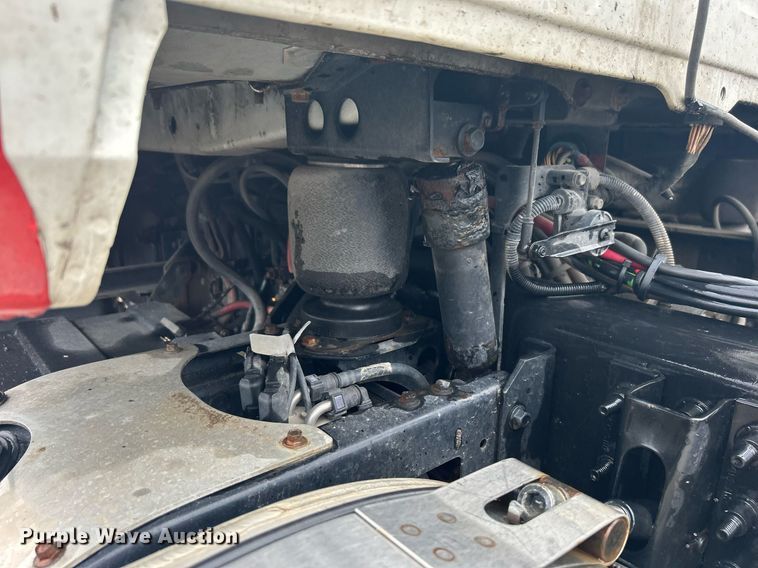 image for item DN0666 2018 Mack GU813 semi truck