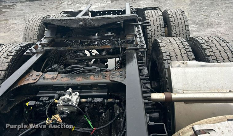 image for item DN0666 2018 Mack GU813 semi truck