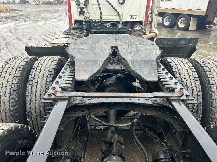 image for item DN0666 2018 Mack GU813 semi truck