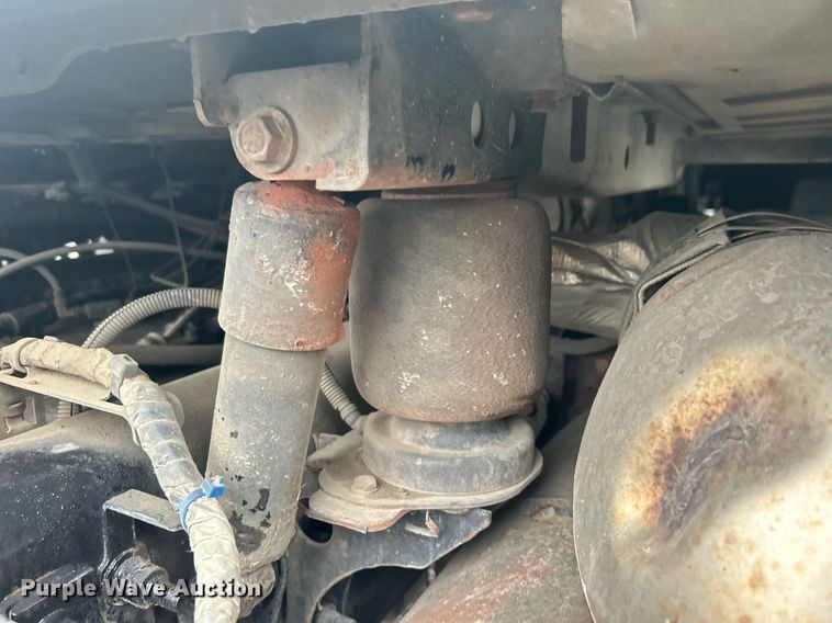 image for item DN0666 2018 Mack GU813 semi truck