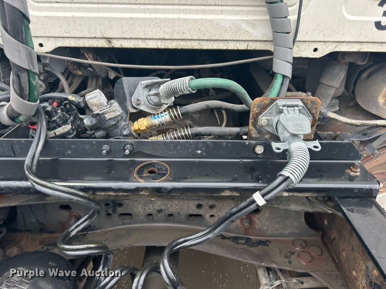 image for item DN0666 2018 Mack GU813 semi truck