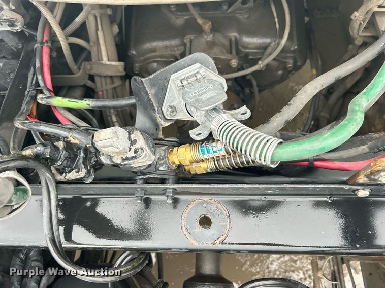 image for item DN0666 2018 Mack GU813 semi truck