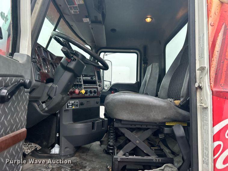 image for item DN0666 2018 Mack GU813 semi truck