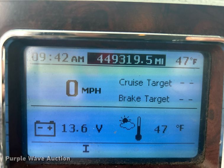 image for item DN0666 2018 Mack GU813 semi truck