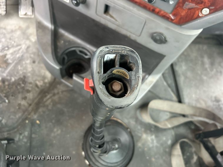 image for item DN0666 2018 Mack GU813 semi truck