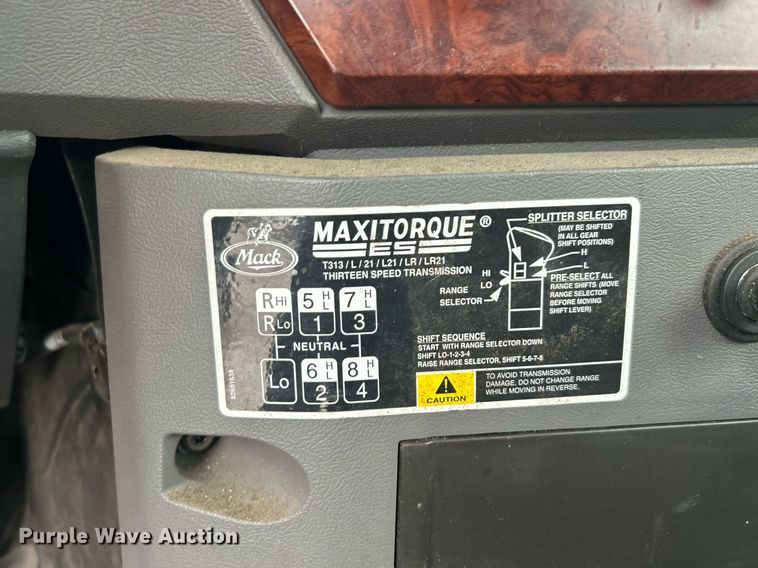 image for item DN0666 2018 Mack GU813 semi truck