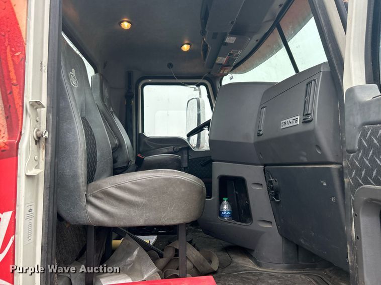 image for item DN0666 2018 Mack GU813 semi truck