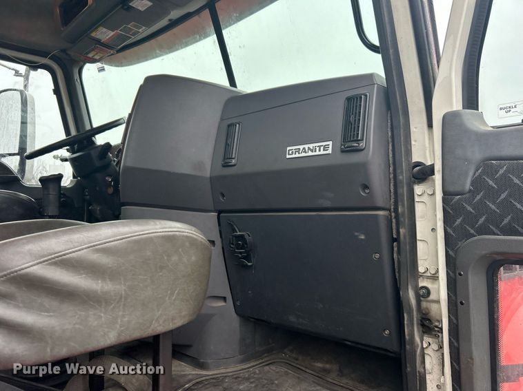 image for item DN0666 2018 Mack GU813 semi truck