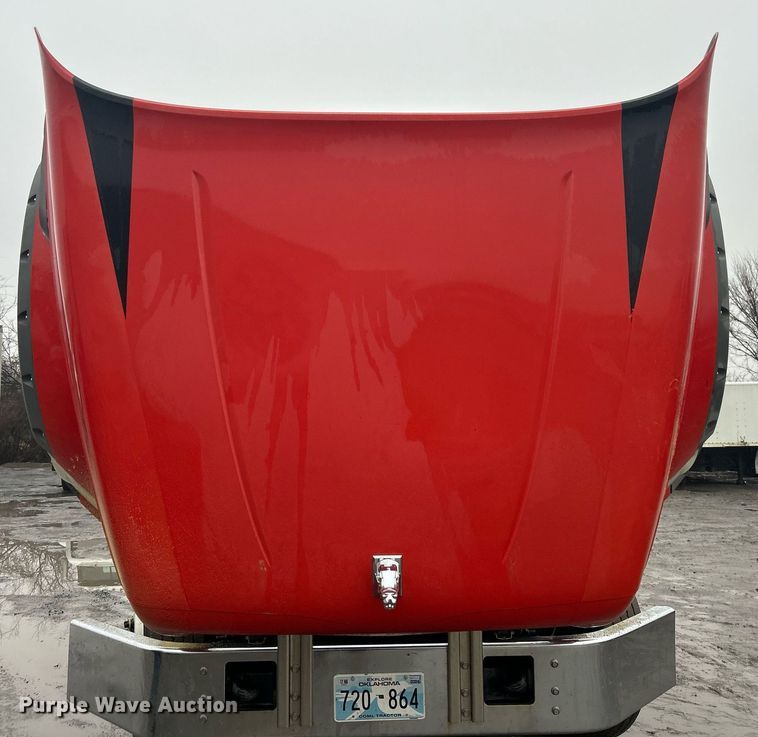 image for item DN0666 2018 Mack GU813 semi truck