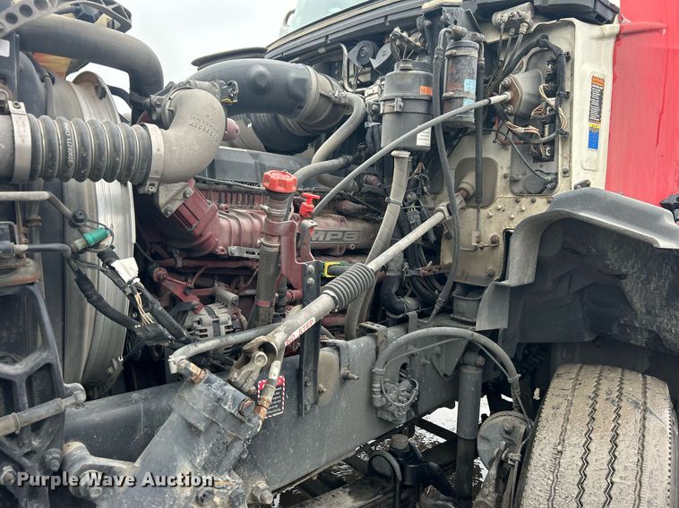 image for item DN0666 2018 Mack GU813 semi truck