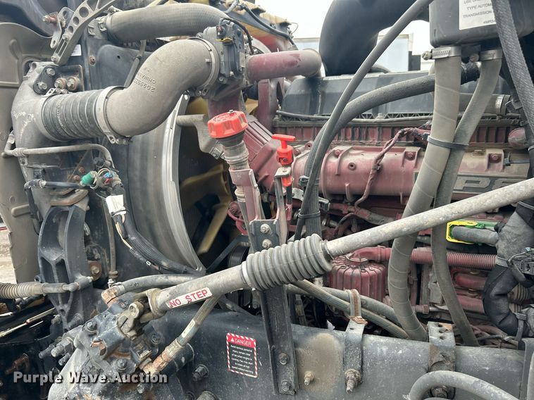 image for item DN0666 2018 Mack GU813 semi truck