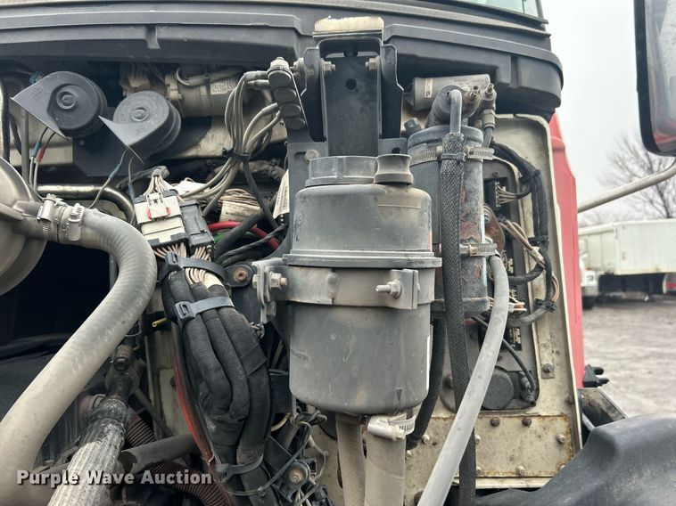 image for item DN0666 2018 Mack GU813 semi truck