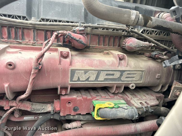 image for item DN0666 2018 Mack GU813 semi truck