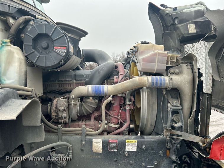 image for item DN0666 2018 Mack GU813 semi truck