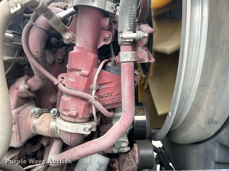 image for item DN0666 2018 Mack GU813 semi truck