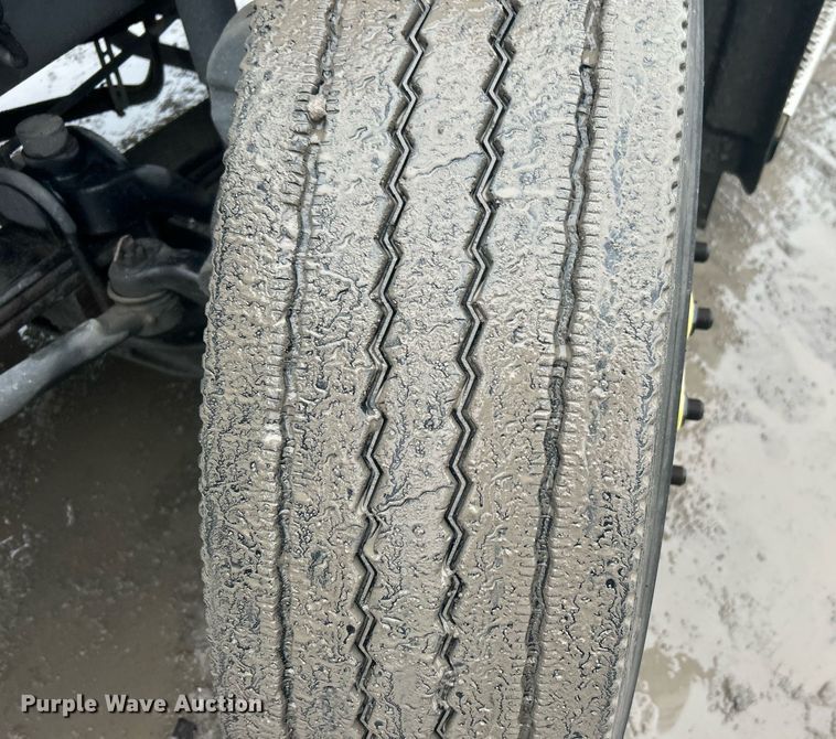 image for item DN0666 2018 Mack GU813 semi truck