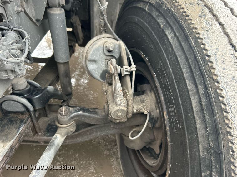 image for item DN0666 2018 Mack GU813 semi truck