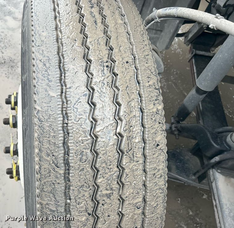 image for item DN0666 2018 Mack GU813 semi truck