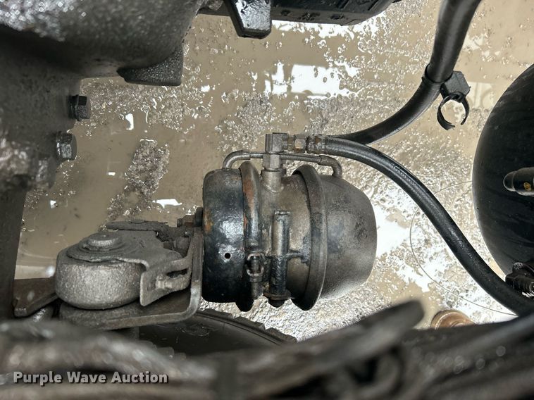 image for item DN0666 2018 Mack GU813 semi truck