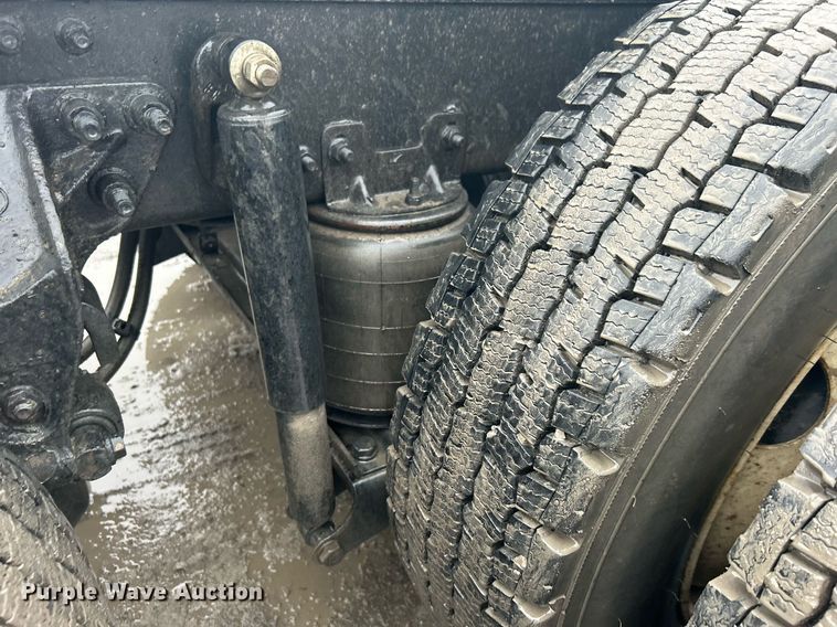 image for item DN0666 2018 Mack GU813 semi truck