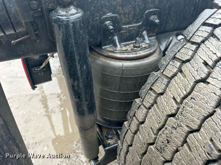 image for item DN0666 2018 Mack GU813 semi truck