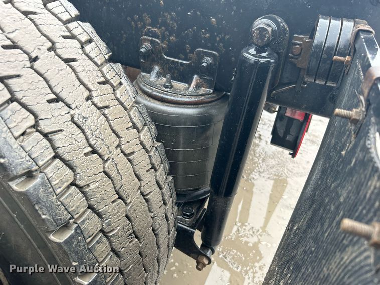 image for item DN0666 2018 Mack GU813 semi truck