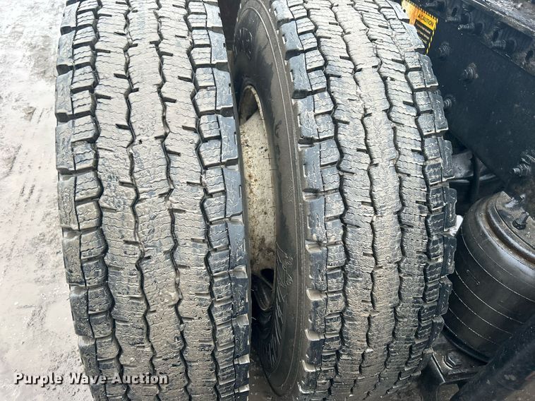 image for item DN0666 2018 Mack GU813 semi truck